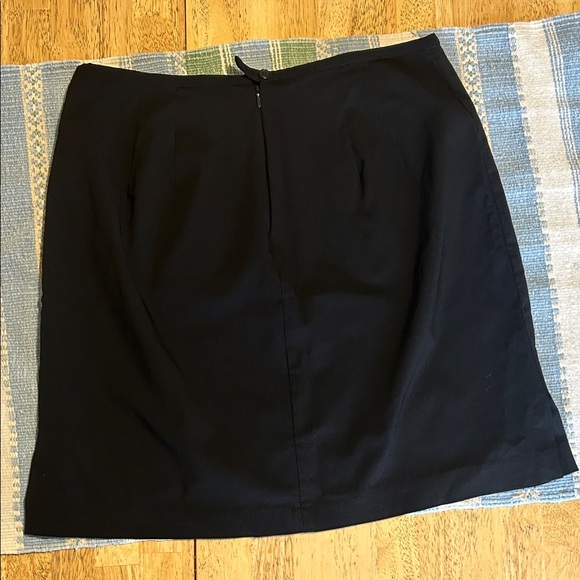 Elegant Black Floral Embroidered y2k plus size Skirt - Picture 2 of 6